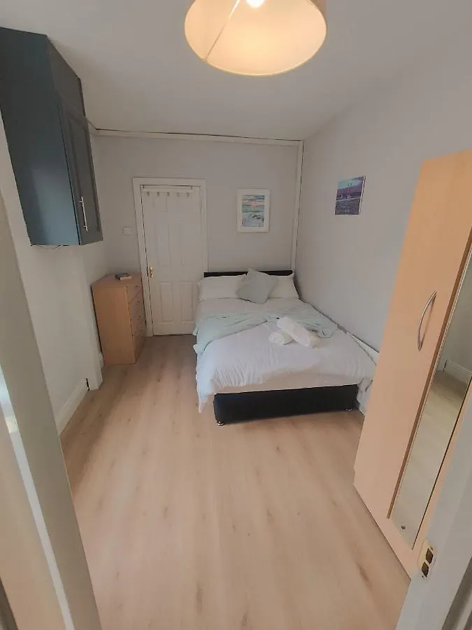Modern 4 Bedroom Townhouse In City Centre Dublin 0*,